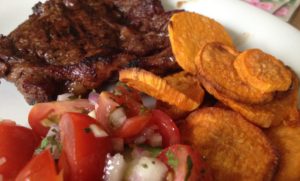 Grillad entrecote med sötpotatischips